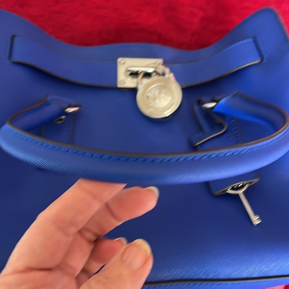 MICHAEL KORS BLUE SAFFIANO LEATHER HAMILTON CROSSBODY BAG SILVER HARDWARE - Picture 13 of 14